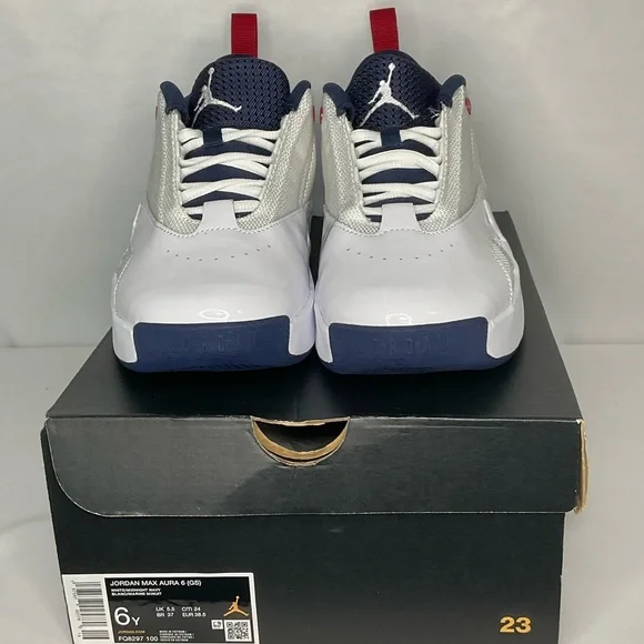 Jordan Max Aura 2 White and Navy Sneakers - size 6y - Picture 1 of 8